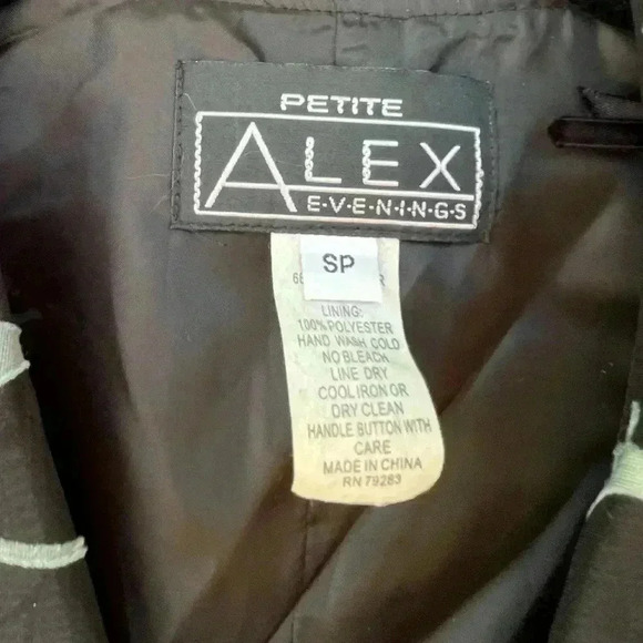 • SALE • Floral Jacket Vintage Alex Evenings Black and Light Blue Size 4 P - Picture 3 of 5